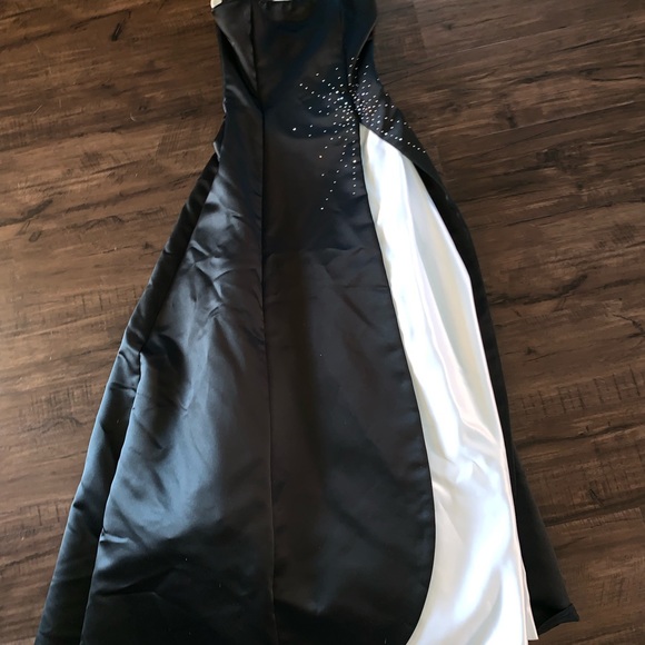 Prom dress! - Picture 2 of 3